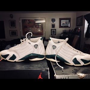 Retro 14 forest green and white